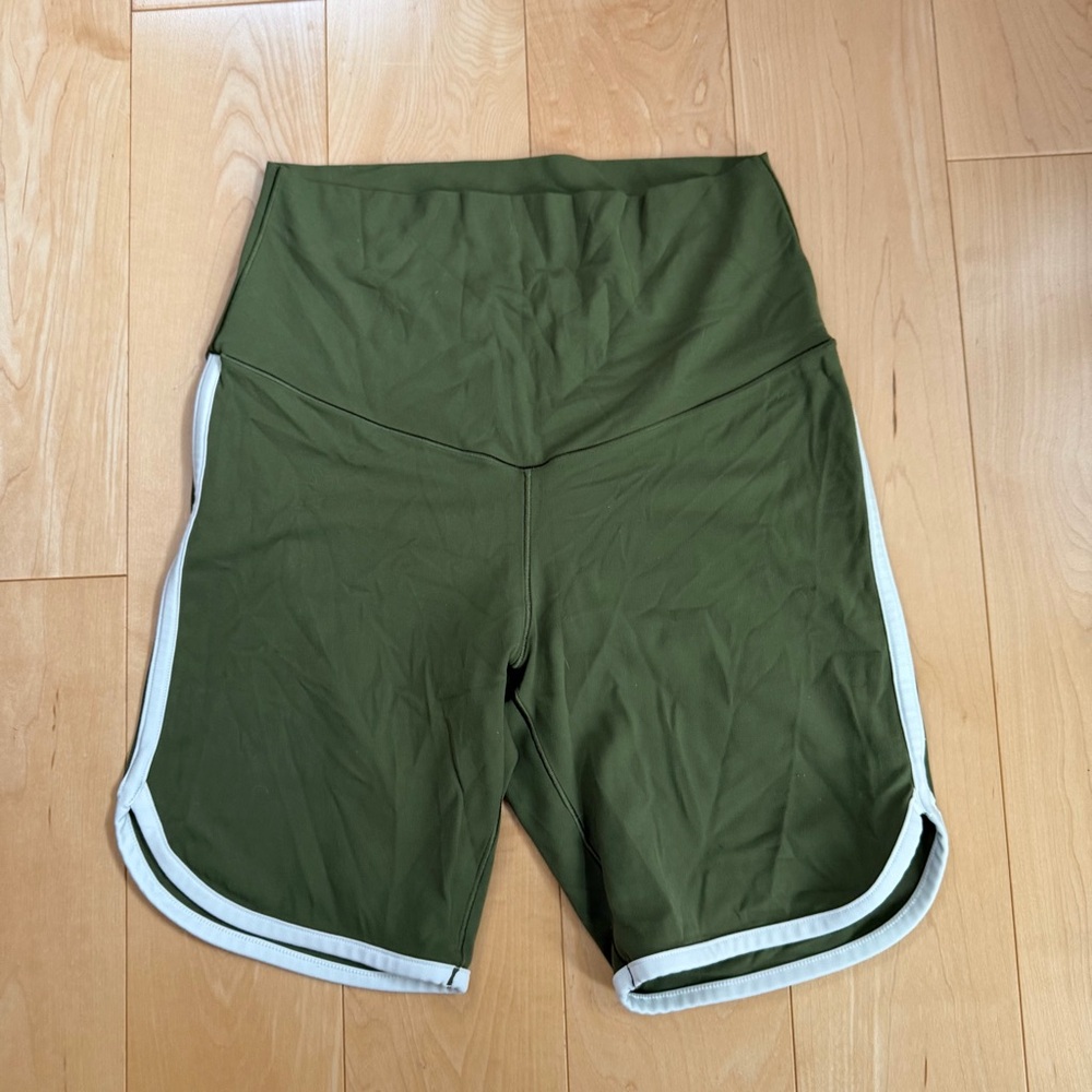 Aerie OFFLINE Real Me Xtra 7"
Track Bike Short - Green